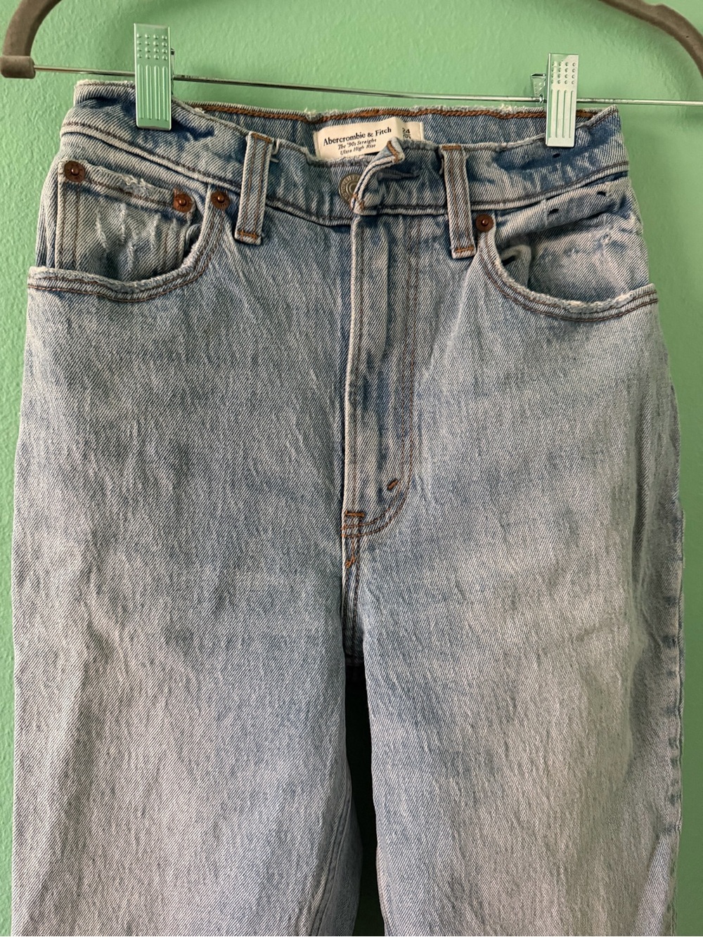 Abercrombie & Fitch Curve Love Women’s 90s Straight High Rise Jeans 24/00 Light